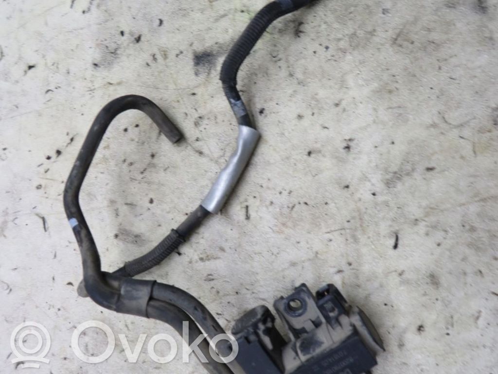 Vacuum valve   8200790180