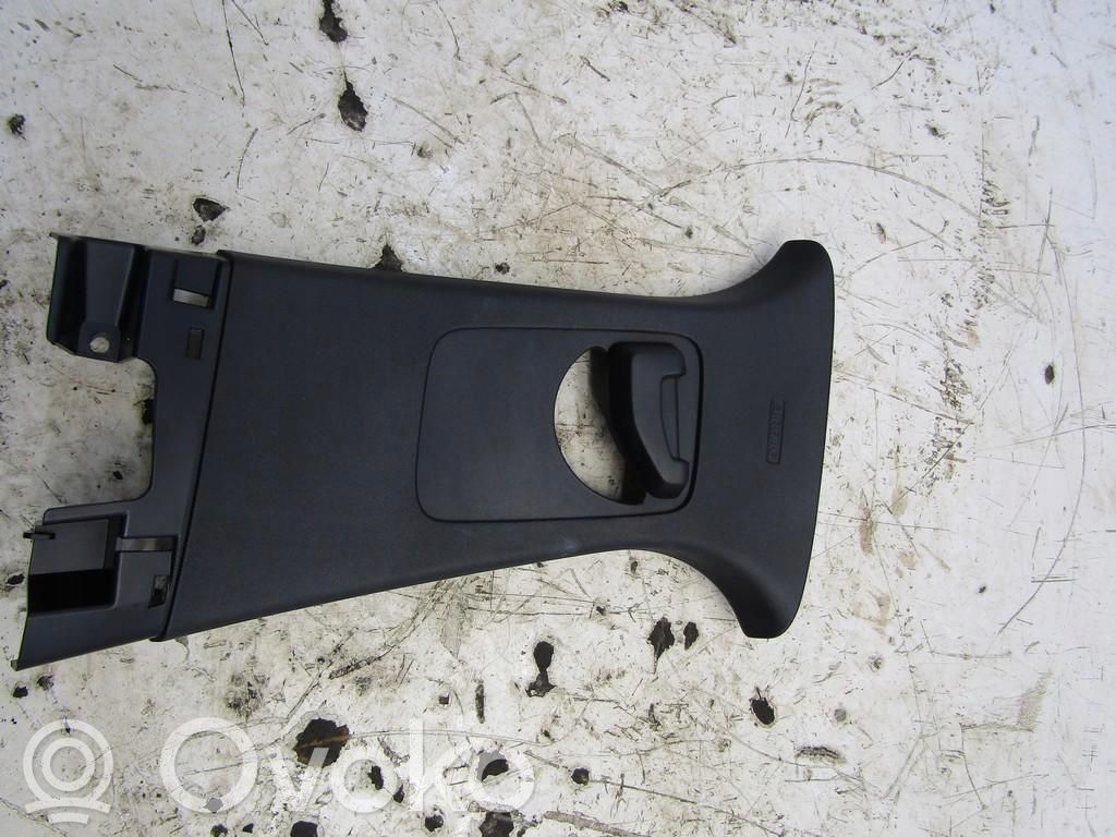 Ford Focus Pilar (B) (inferior) 