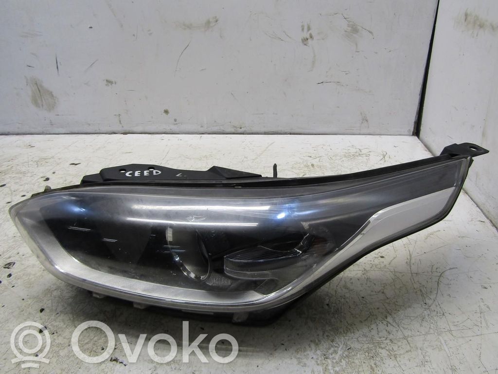 KIA Ceed Lampa przednia 