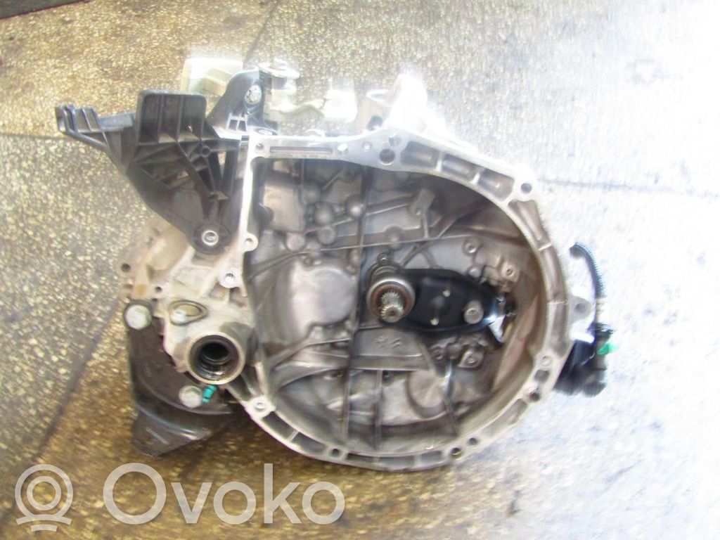 Opel Corsa F Caja de cambios manual de 5 velocidades 