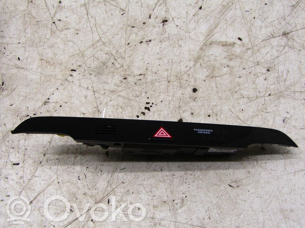 Hyundai Tucson TL Hazard light switch 