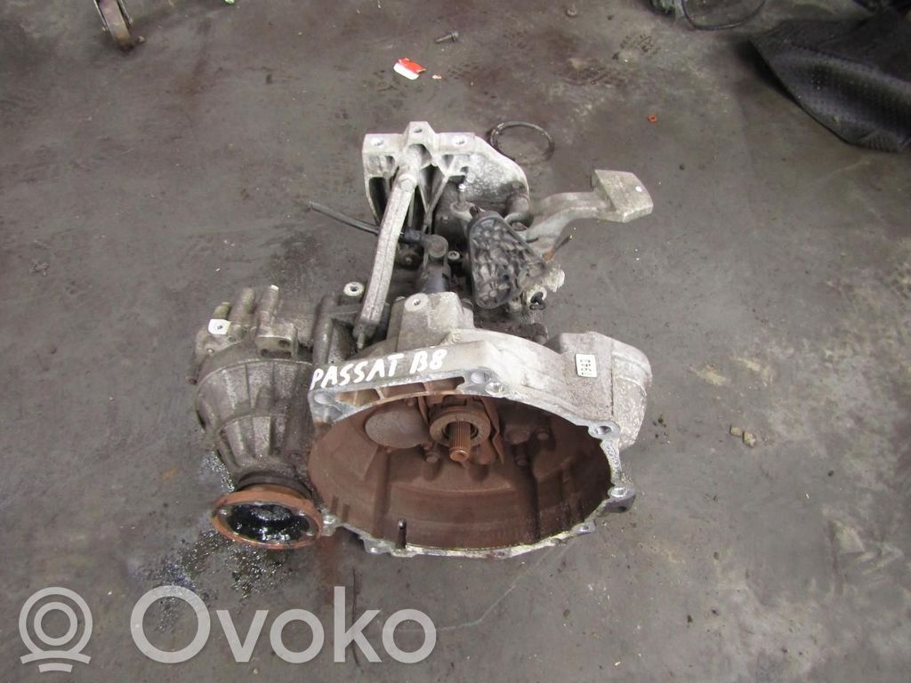 Volkswagen PASSAT B8 Manualna 5-biegowa skrzynia biegów 