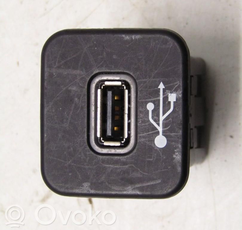 Fiat 500X USB socket connector 