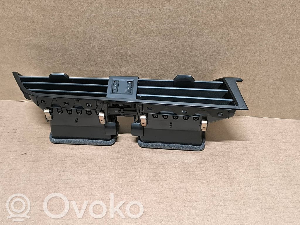 Audi Q3 F3 Dysze / Kratki środkowego nawiewu deski rozdzielczej 