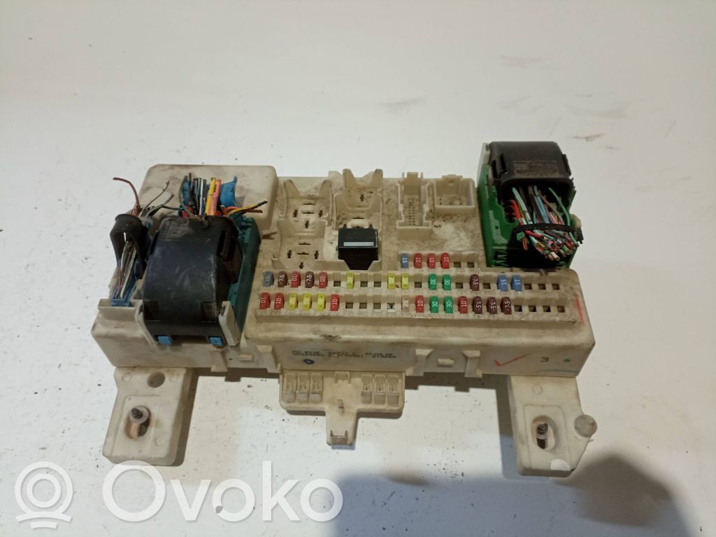 Mazda 3 I Fuse module 