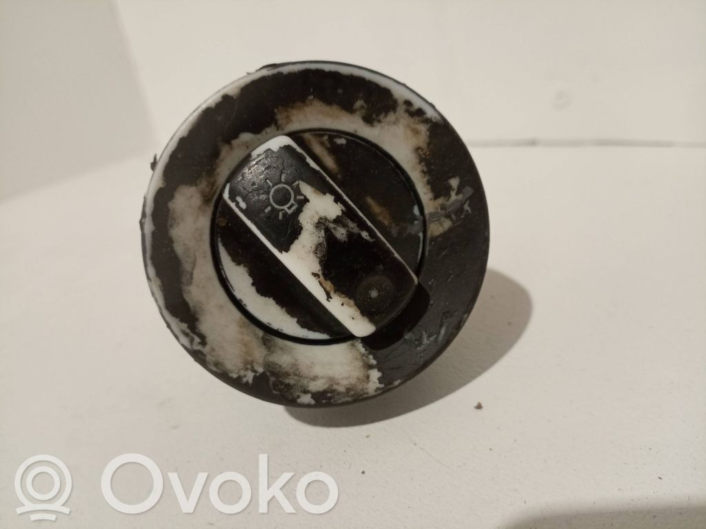 Interruptor de luz   8E0941531,04053500,01KK0222D