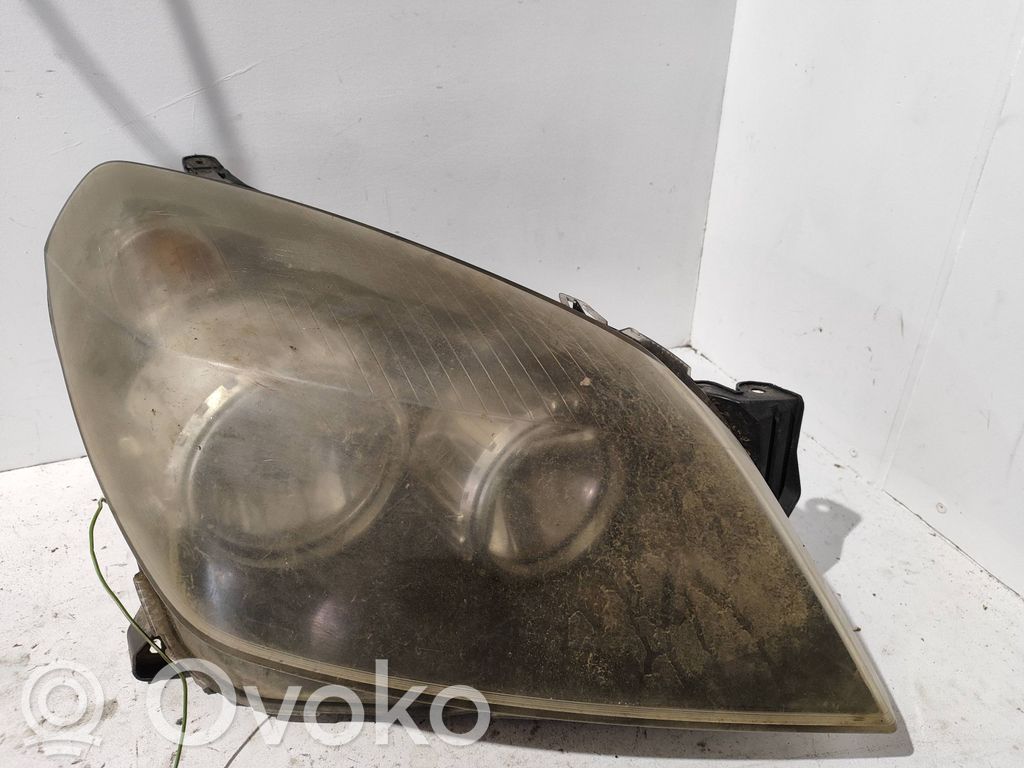 Opel Astra H Lampa przednia 