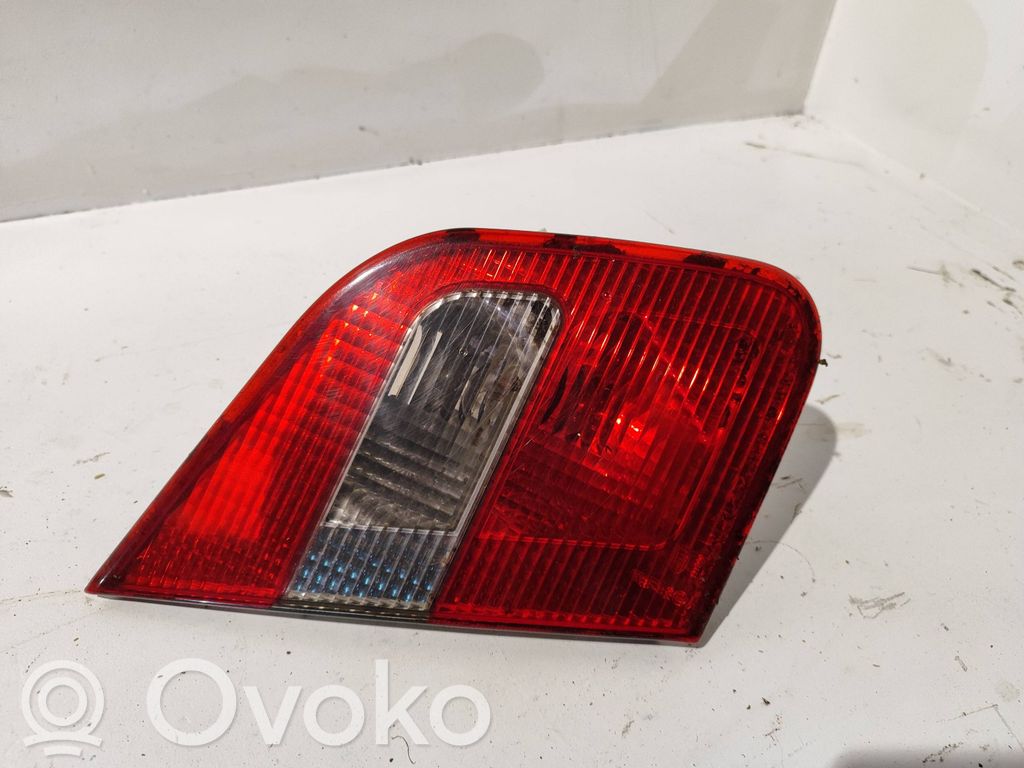 Mitsubishi Carisma Takaluukun takavalot 