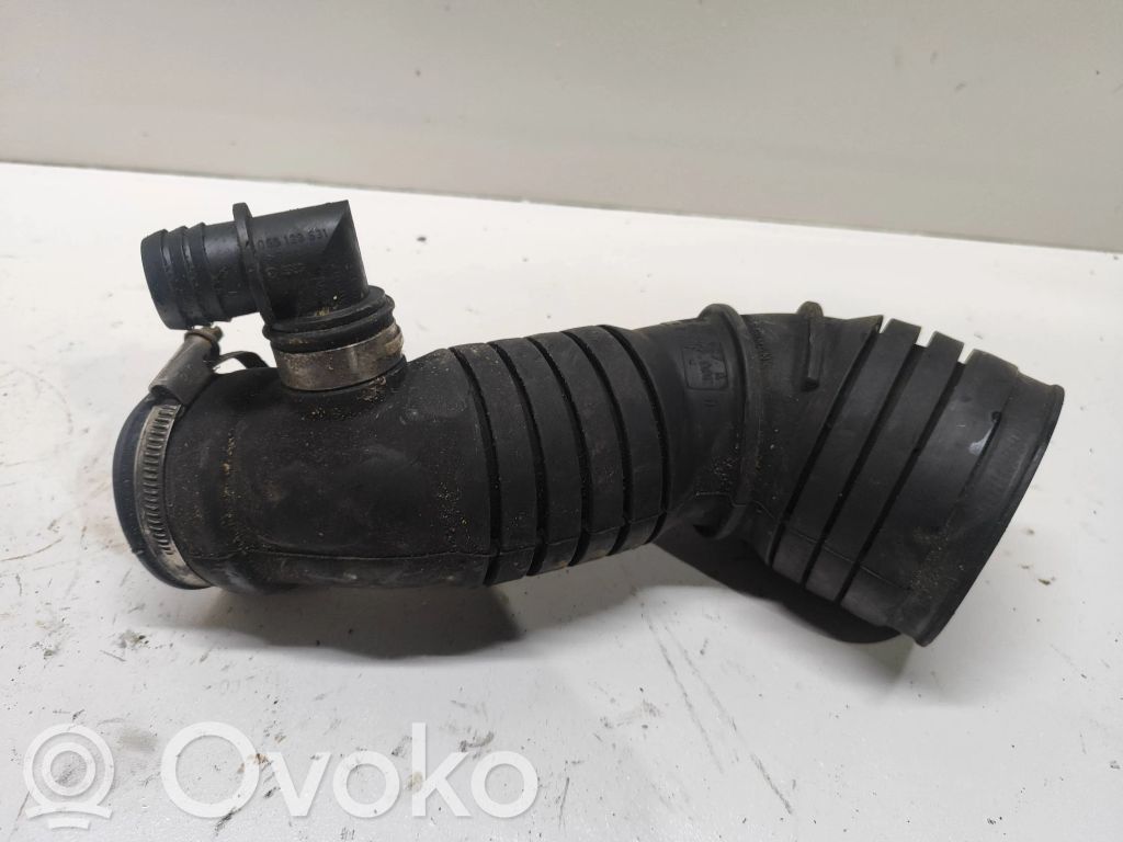 Turboahtimen ilmanoton letku   4B0129627A,416468000,3B0129615K