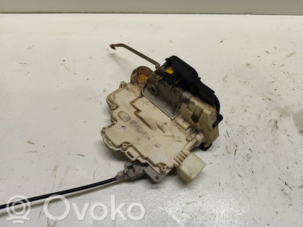 Audi A4 S4 B7 8E 8H Etuoven lukko 