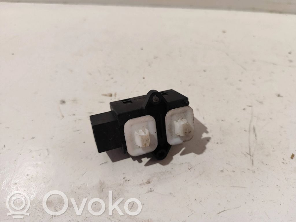 Volkswagen Touareg I Seat heating relay 
