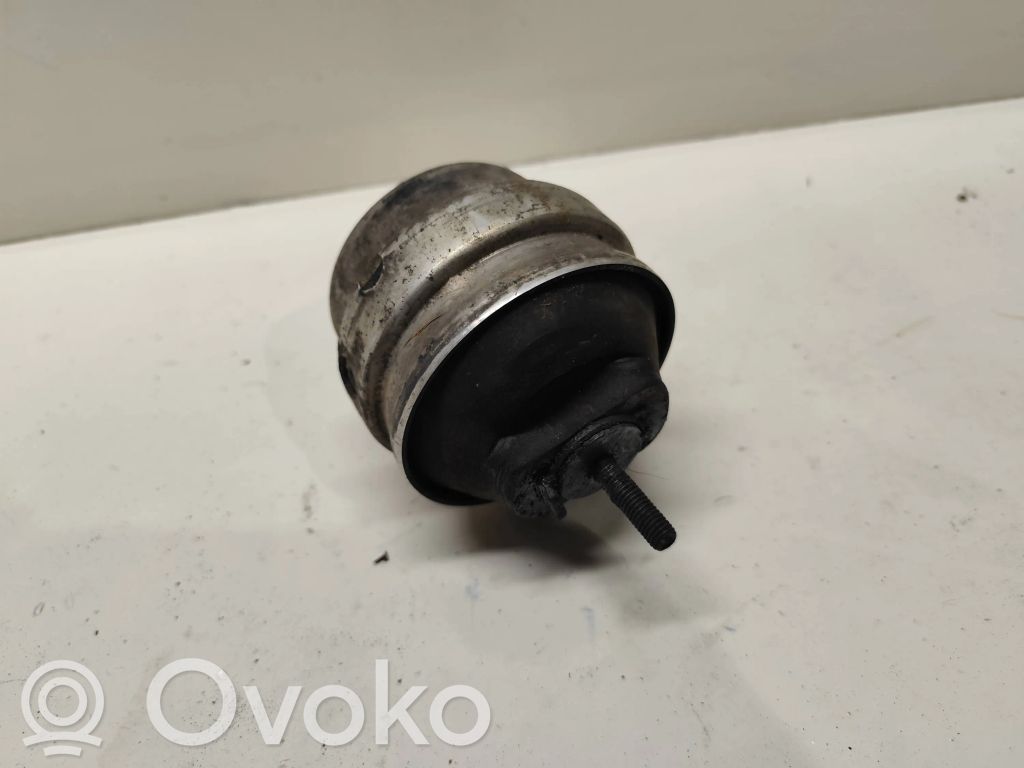 Audi A4 S4 B6 8E 8H Engine mount bracket 