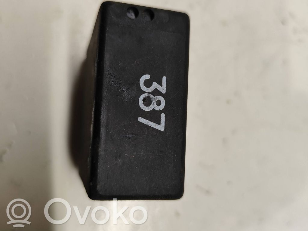 Audi A4 S4 B5 8D Altri relè 