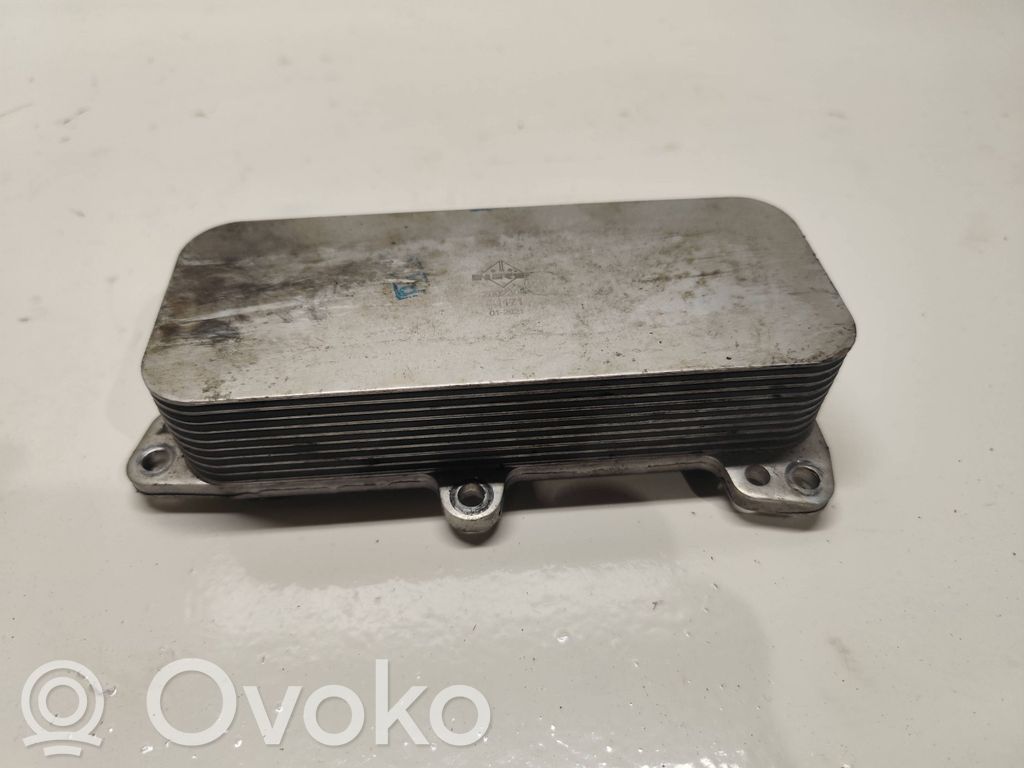 Volkswagen Touareg I Oil filter mounting bracket 