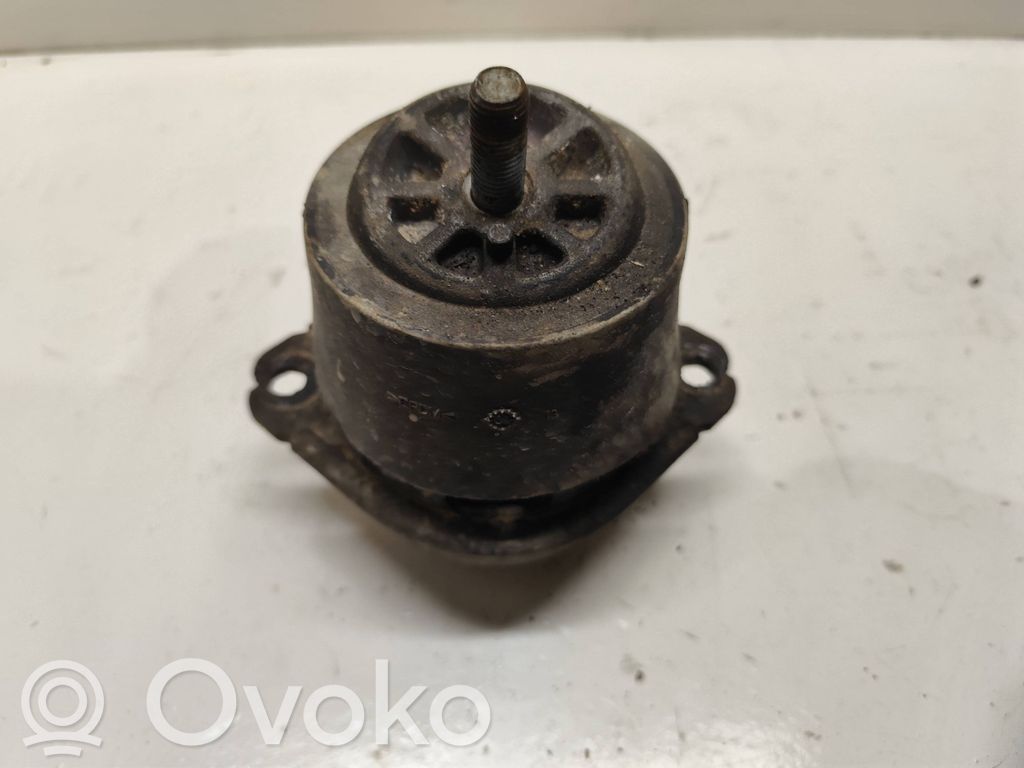 Volkswagen Touareg I Wspornik / Mocowanie silnika 