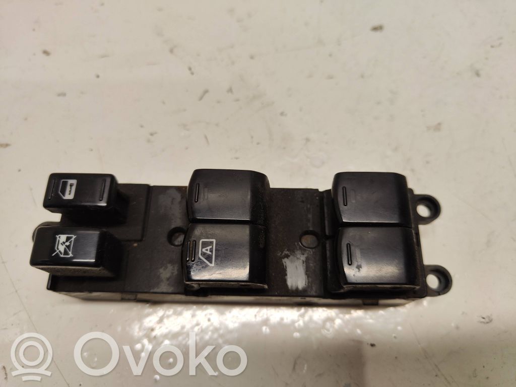 Subaru Forester SH Electric window control switch 
