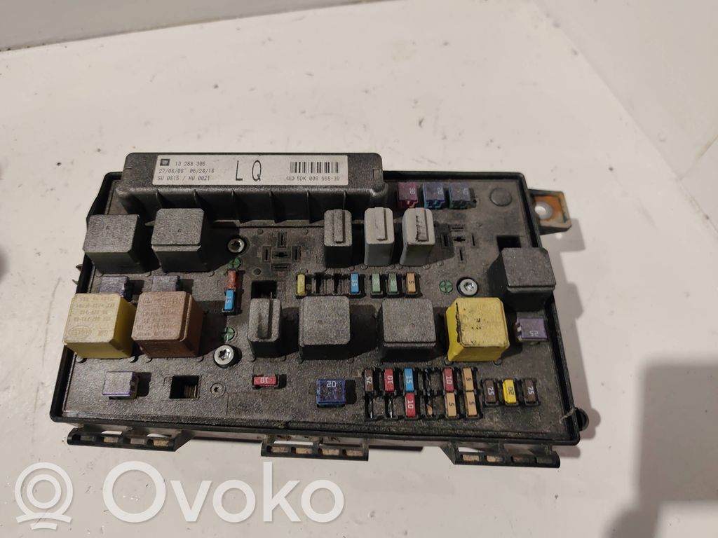 Opel Zafira B Módulo de fusible 
