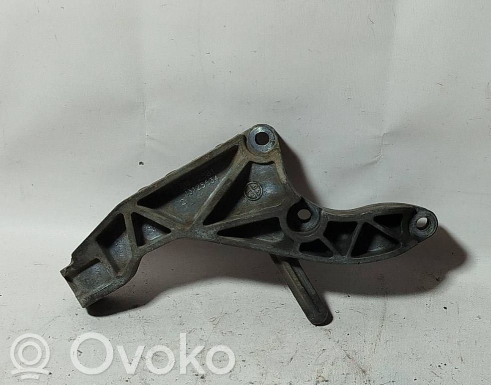 Opel Zafira B Engine mounting bracket 