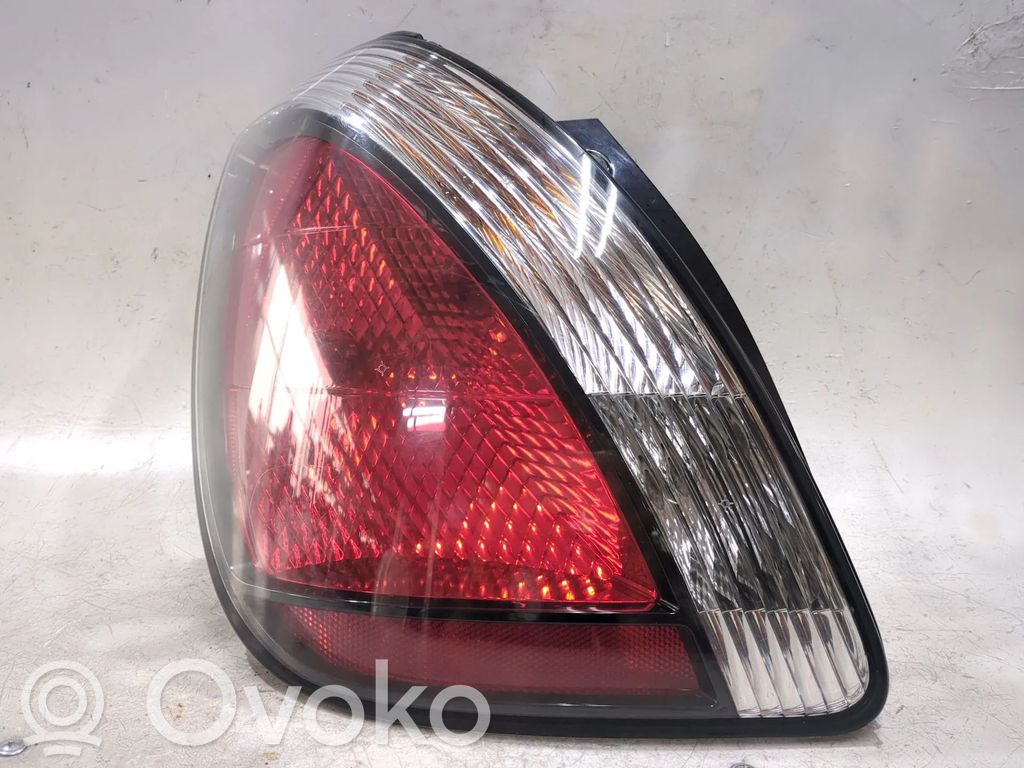 KIA Rio Aizmugurējais lukturis virsbūvē 