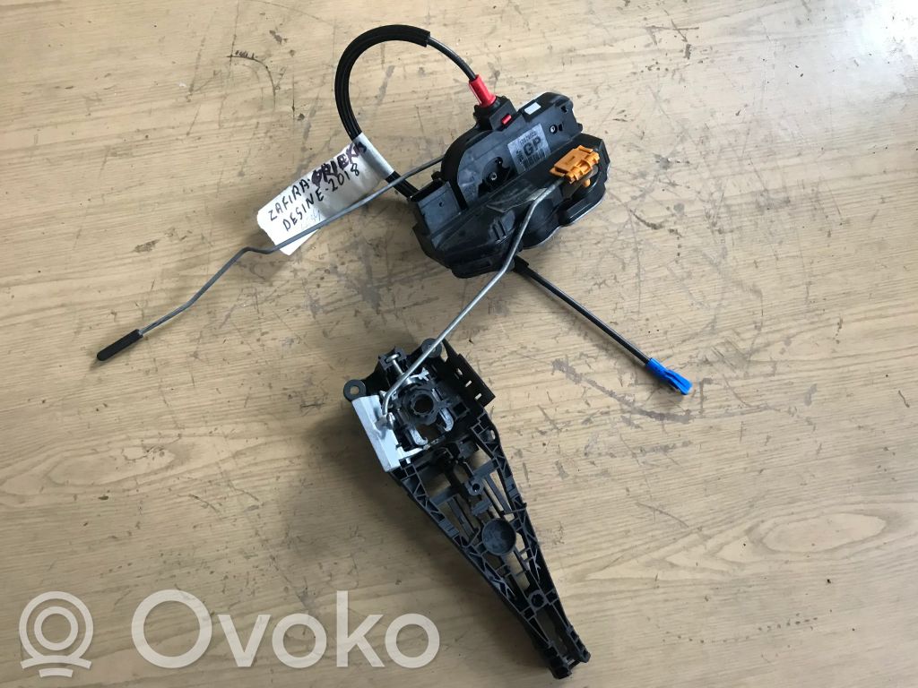 Opel Zafira C Zamek drzwi przednich 