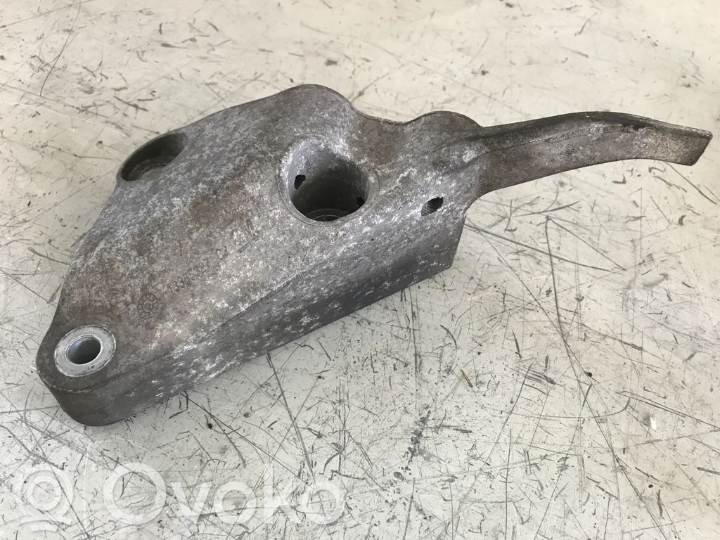 Opel Astra J Engine mounting bracket 