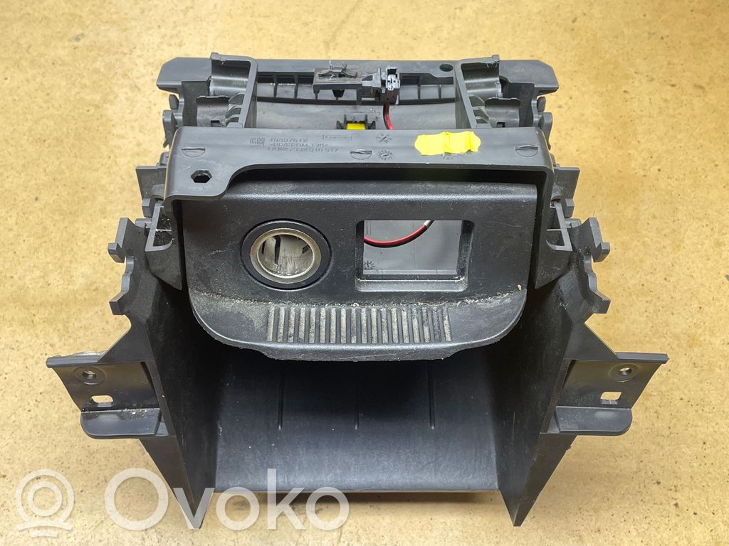 Opel Zafira C Encendedor delantero 