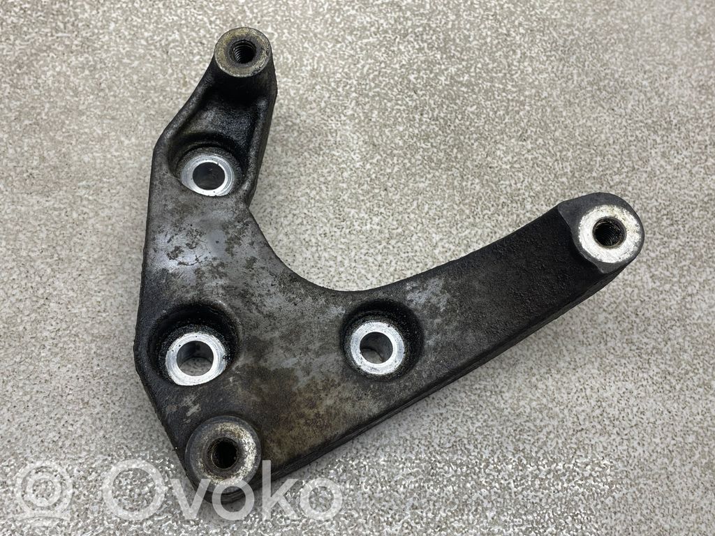 Opel Zafira B Engine mounting bracket 