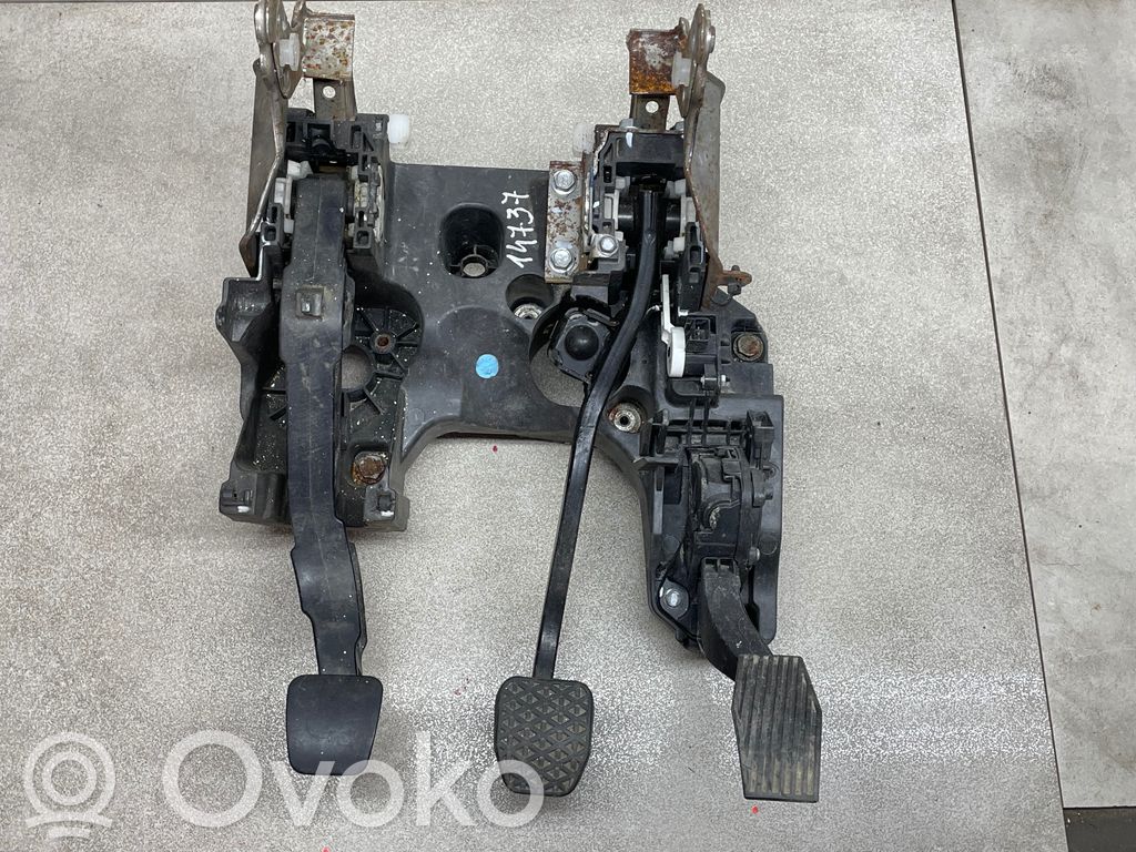 Opel Insignia A Педаль 