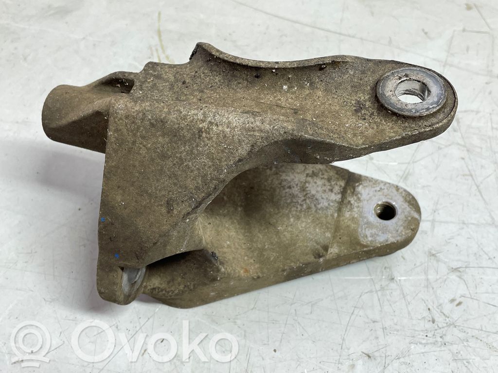 Opel Insignia A Engine mounting bracket 