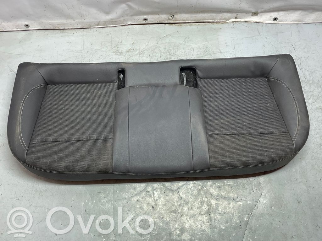 Opel Astra J Takaistuin 
