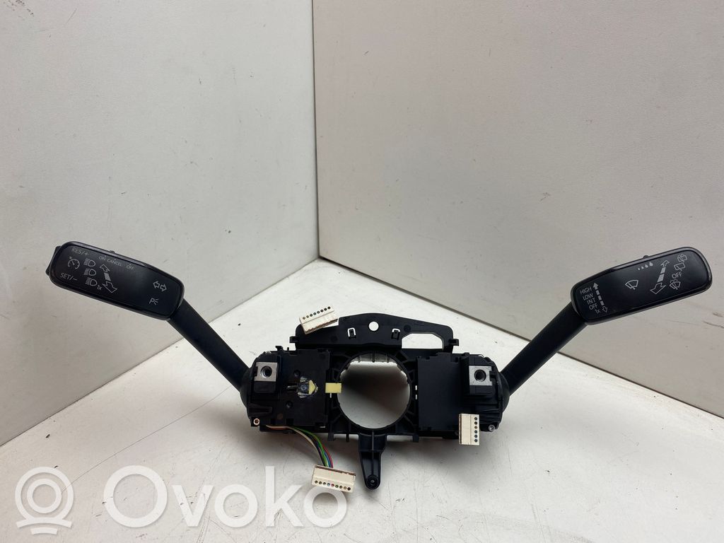 Skoda Octavia Mk3 (5E) Wiper turn signal indicator stalk/switch 