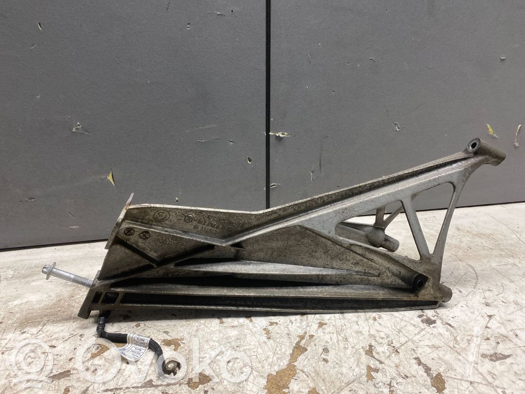 BMW i3 Engine mounting bracket 