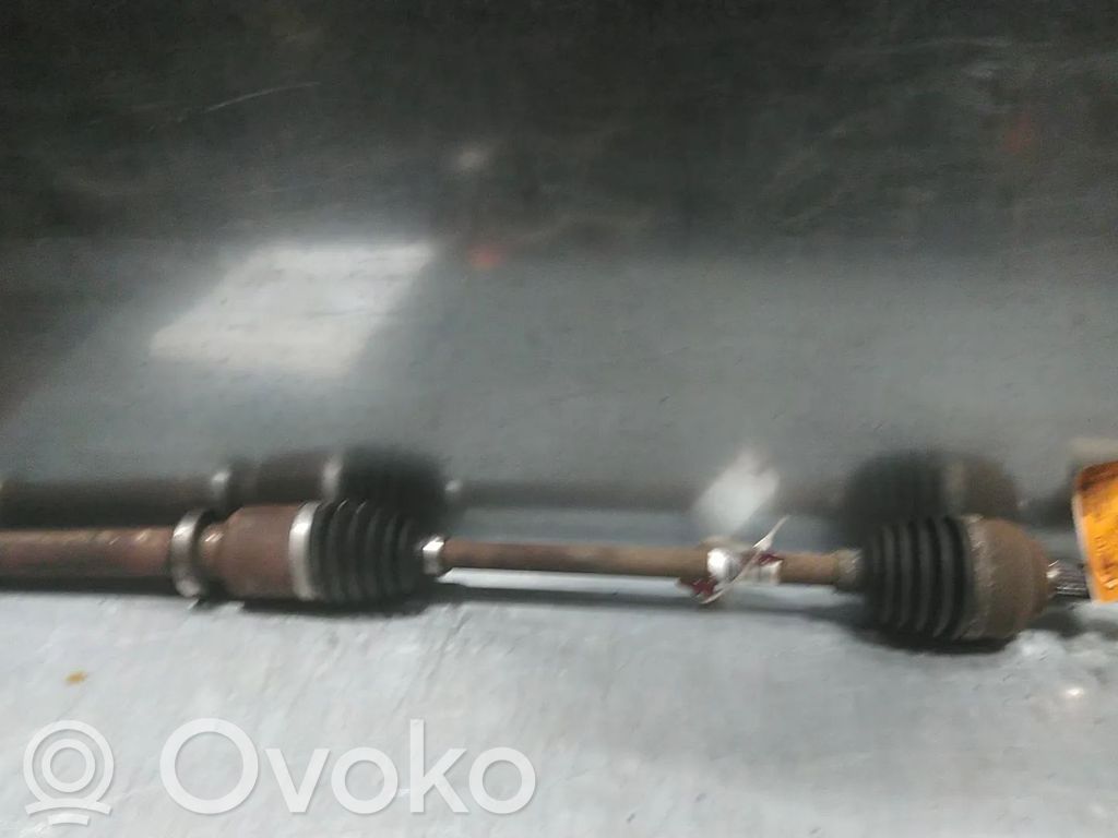 Renault Clio III Półoś przednia 