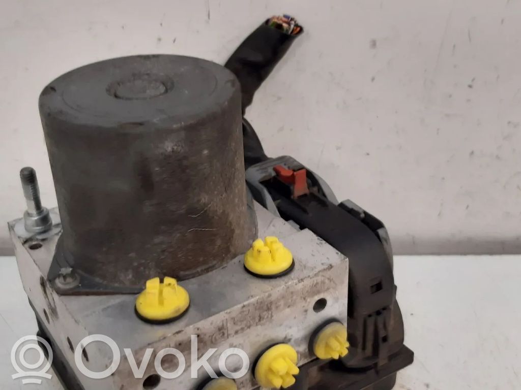 Audi A4 S4 B6 8E 8H ABS Pump 