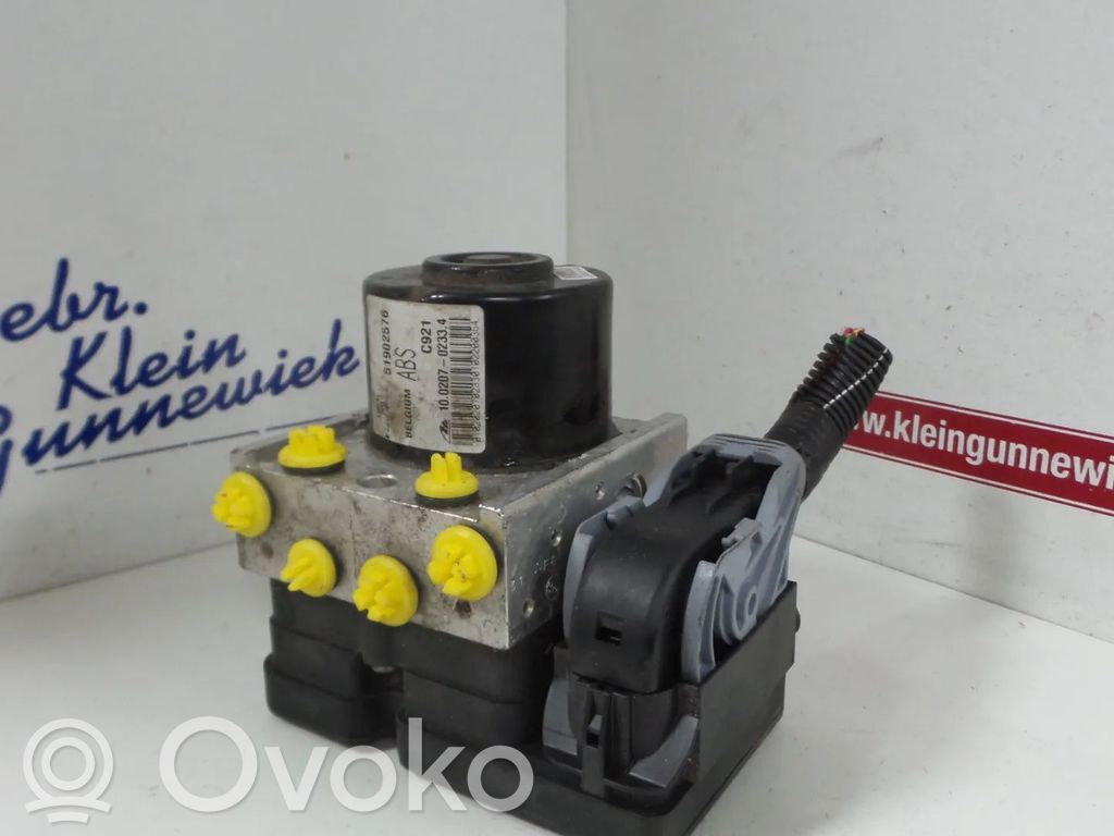 Opel Combo D ABS bloks 