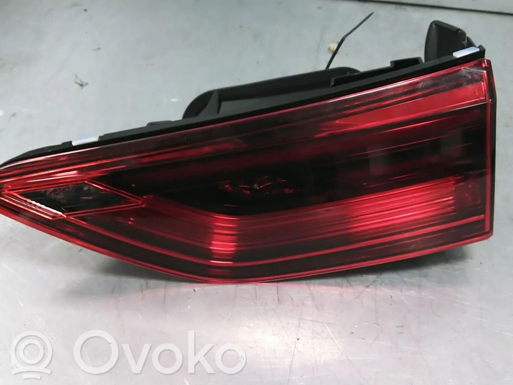 Volkswagen Golf VIII Lampă spate în caroserie 