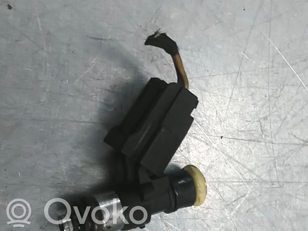 Volkswagen Touran II Wtryskiwacz paliwa 