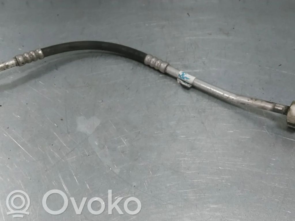 Ford Focus Ilmastointilaitteen putki (A/C) 