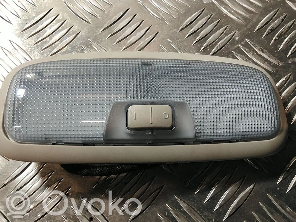 Etuistuimen valo   8A6A13776CA