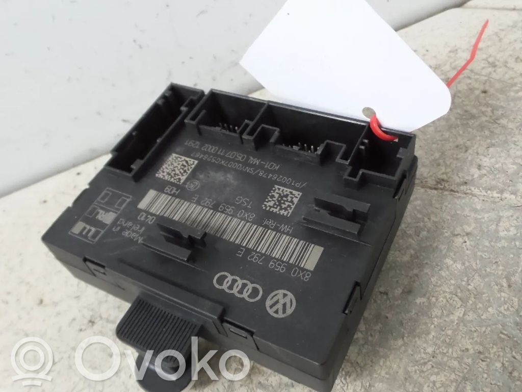 Unidad de control/módulo de la puerta   8X0959792E
