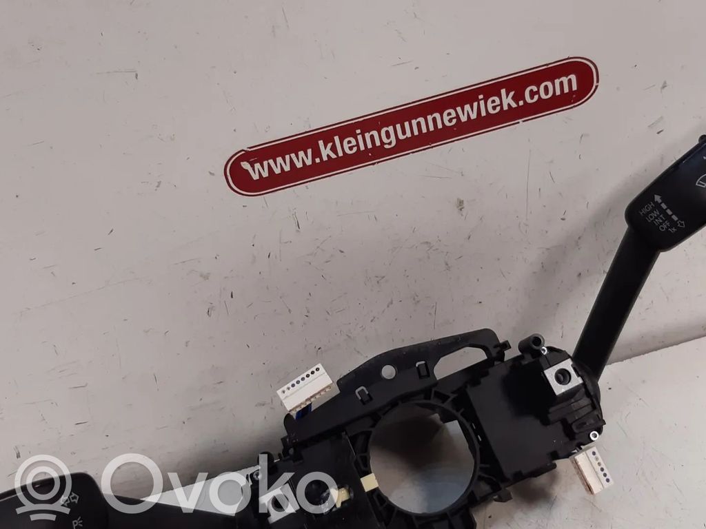 Volkswagen Tiguan Interruptor/palanca de limpiador de luz de giro 