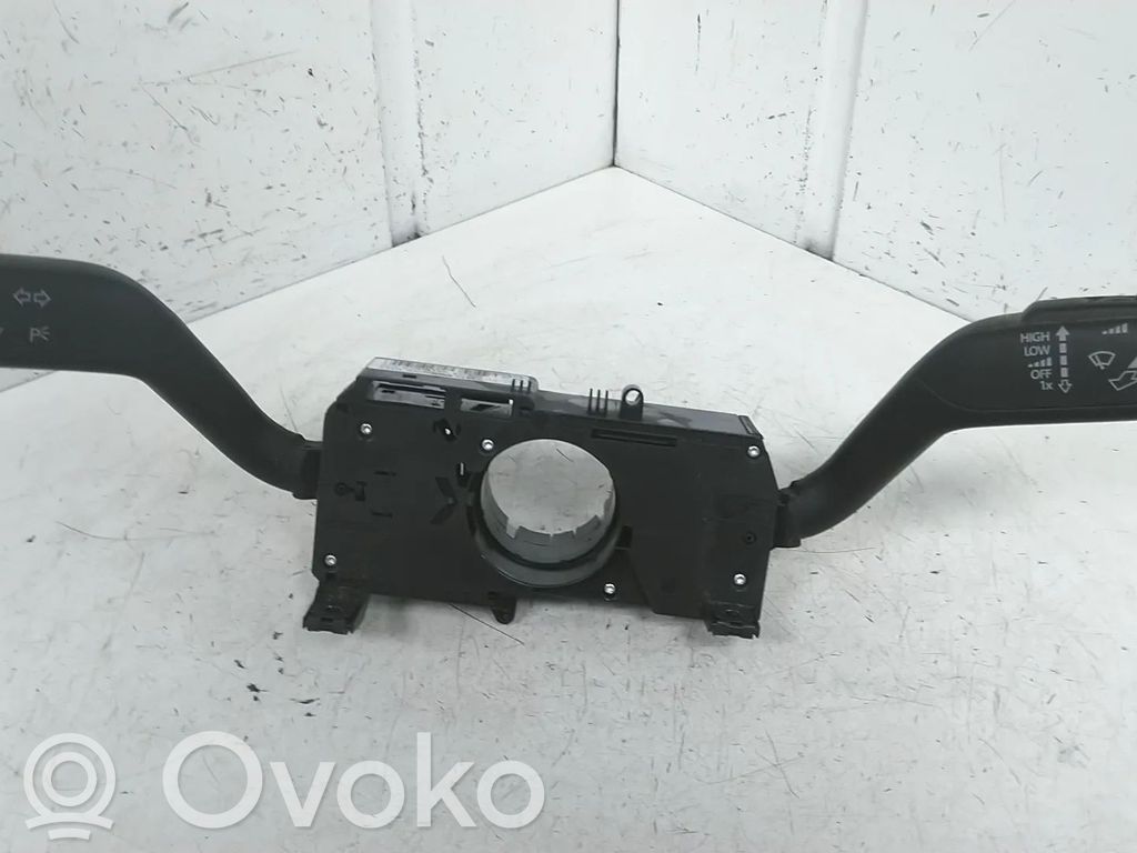 Skoda Fabia Mk2 (5J) Manetka / Przełącznik kierunkowskazów wycieraczek 