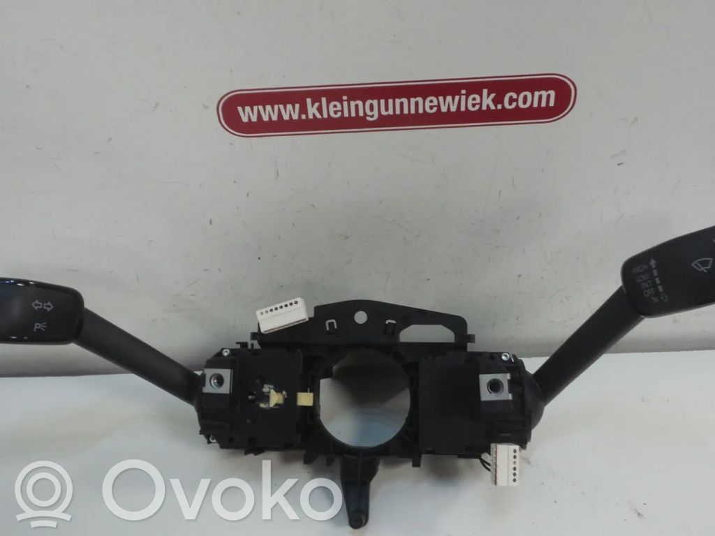 Volkswagen Golf VII Wiper turn signal indicator stalk/switch 