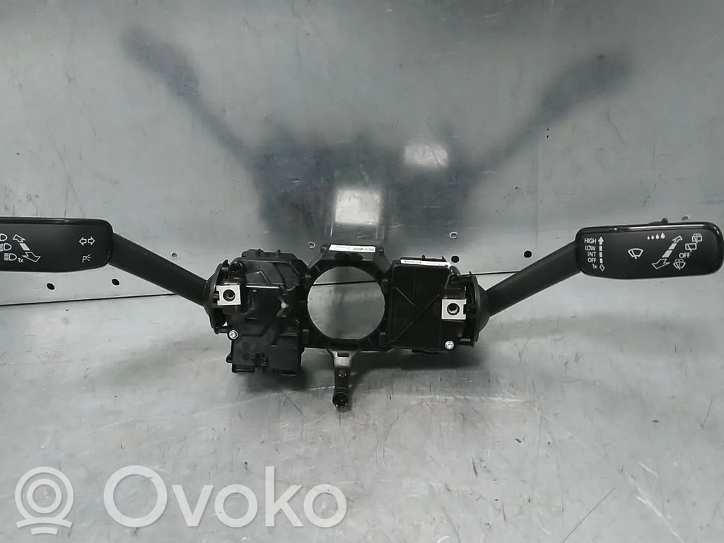 Volkswagen Polo VI Interruptor/palanca de limpiador de luz de giro 