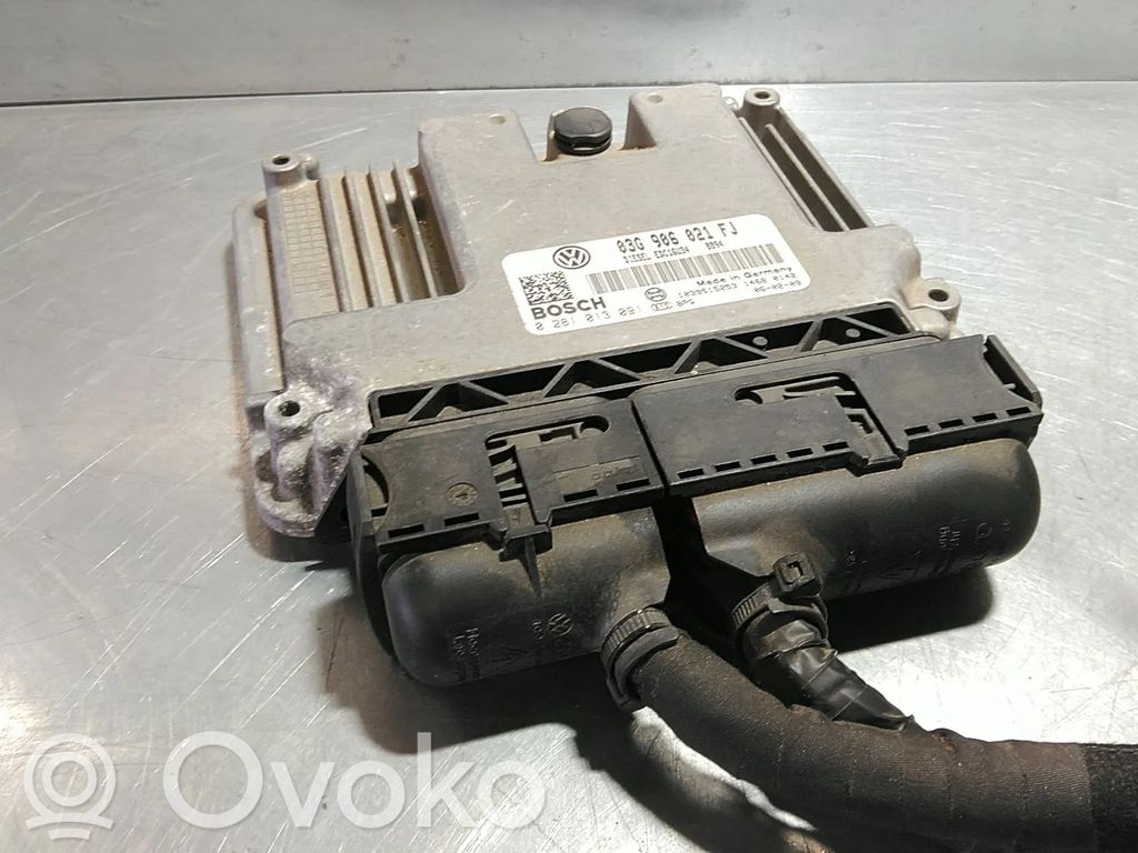Volkswagen Golf V Engine control unit/module 