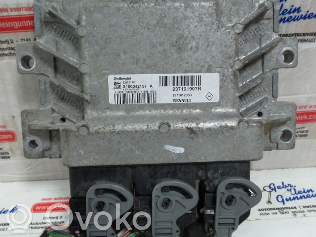 Renault Clio III Engine control unit/module 