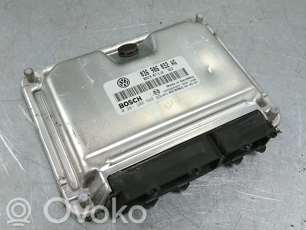 Volkswagen Golf V Engine control unit/module 