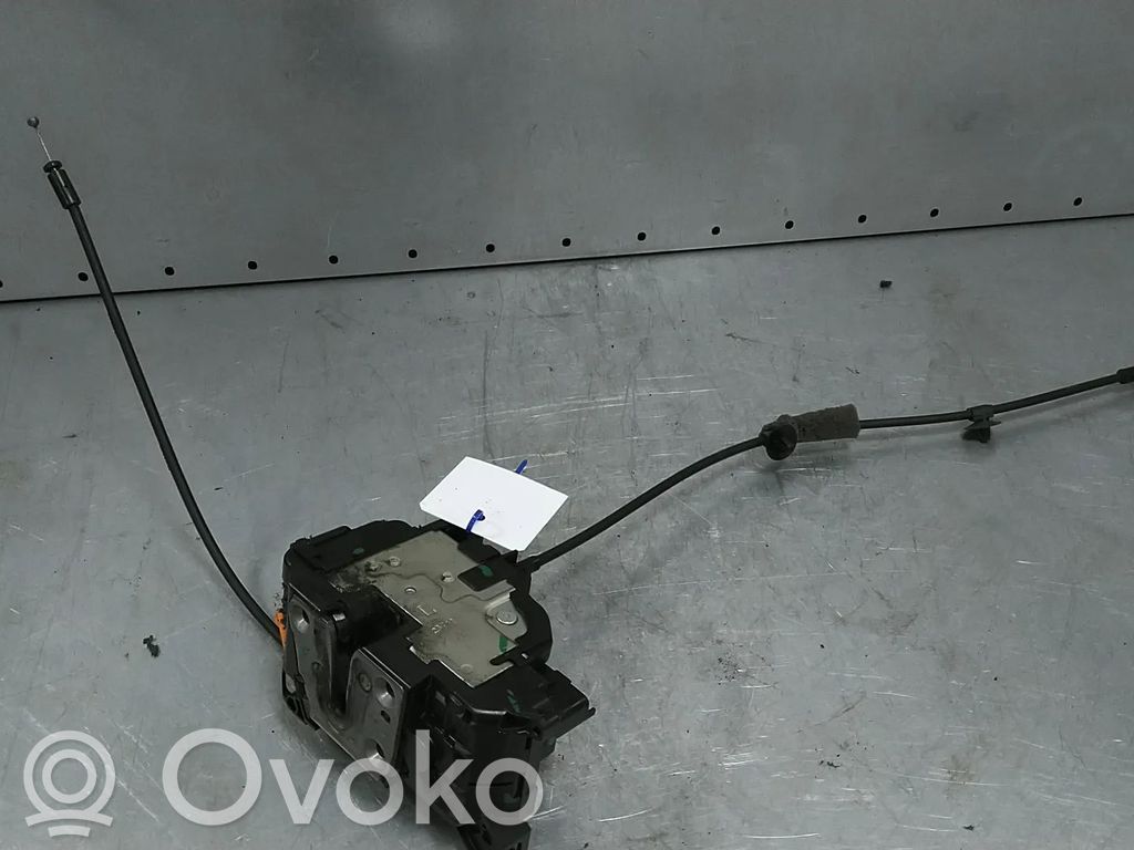 Renault Master III Priekšpusē slēdzene 