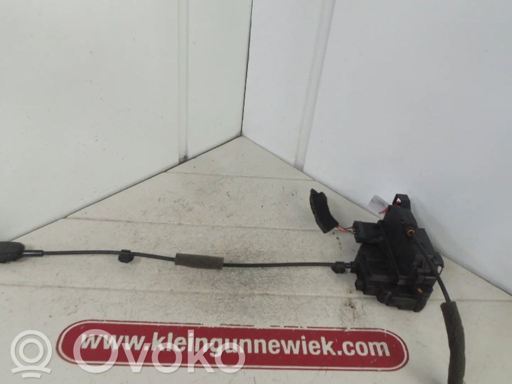 Opel Movano B Zamek drzwi przednich 