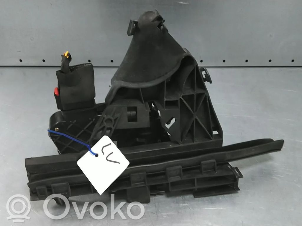 Volvo V50 Front door lock 